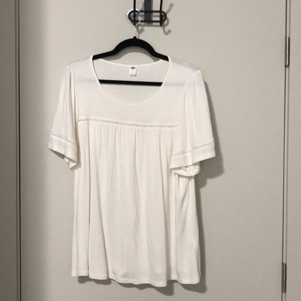 Eyelet-Trim Flutter-Sleeve Swing Top